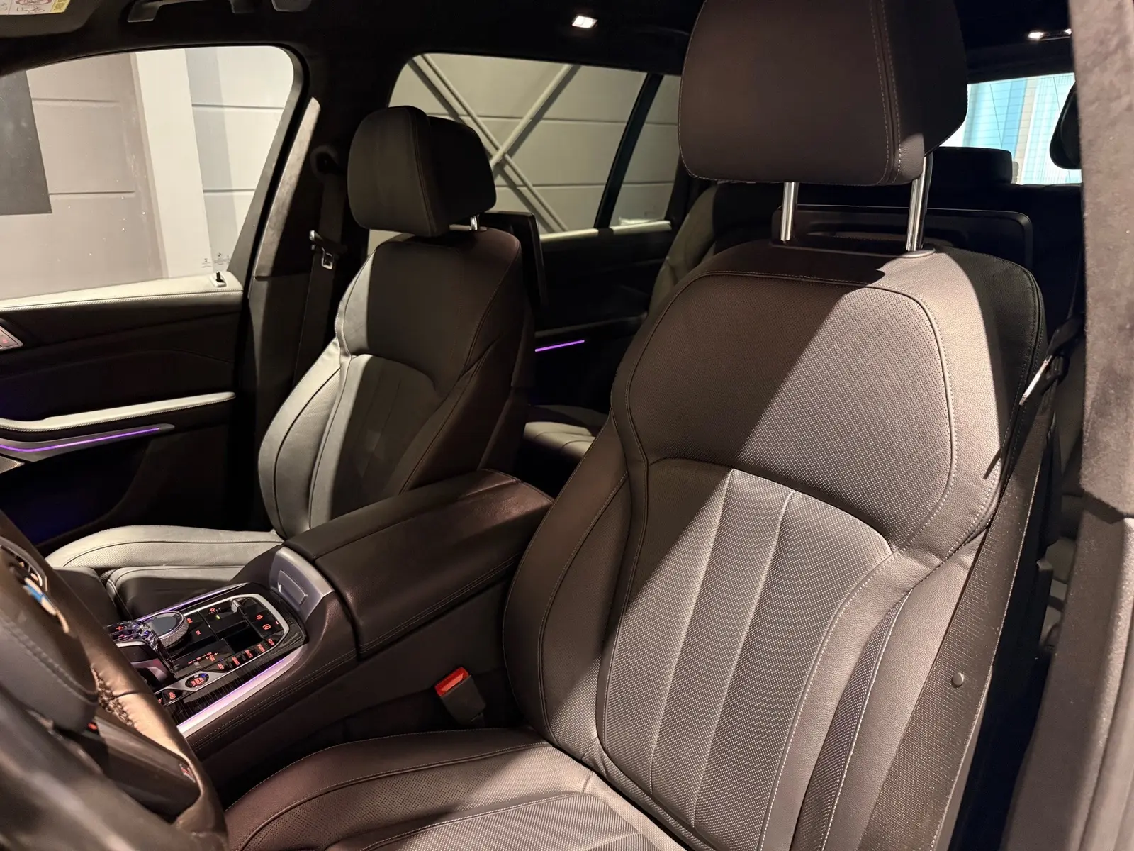 BMW X7 M50d M Sport Pro "22" B&W – 16