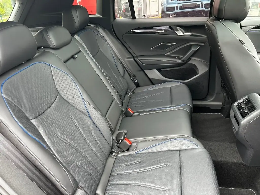 Volkswagen Tiguan 2.0 TDI R-Line/Matrix/AHK/HUD/Pano/Voll!! – 17