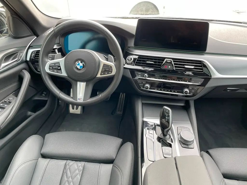 BMW 520d xDrive Touring/M-Sport/19"/AHK/Pano/ACC/Key – 7