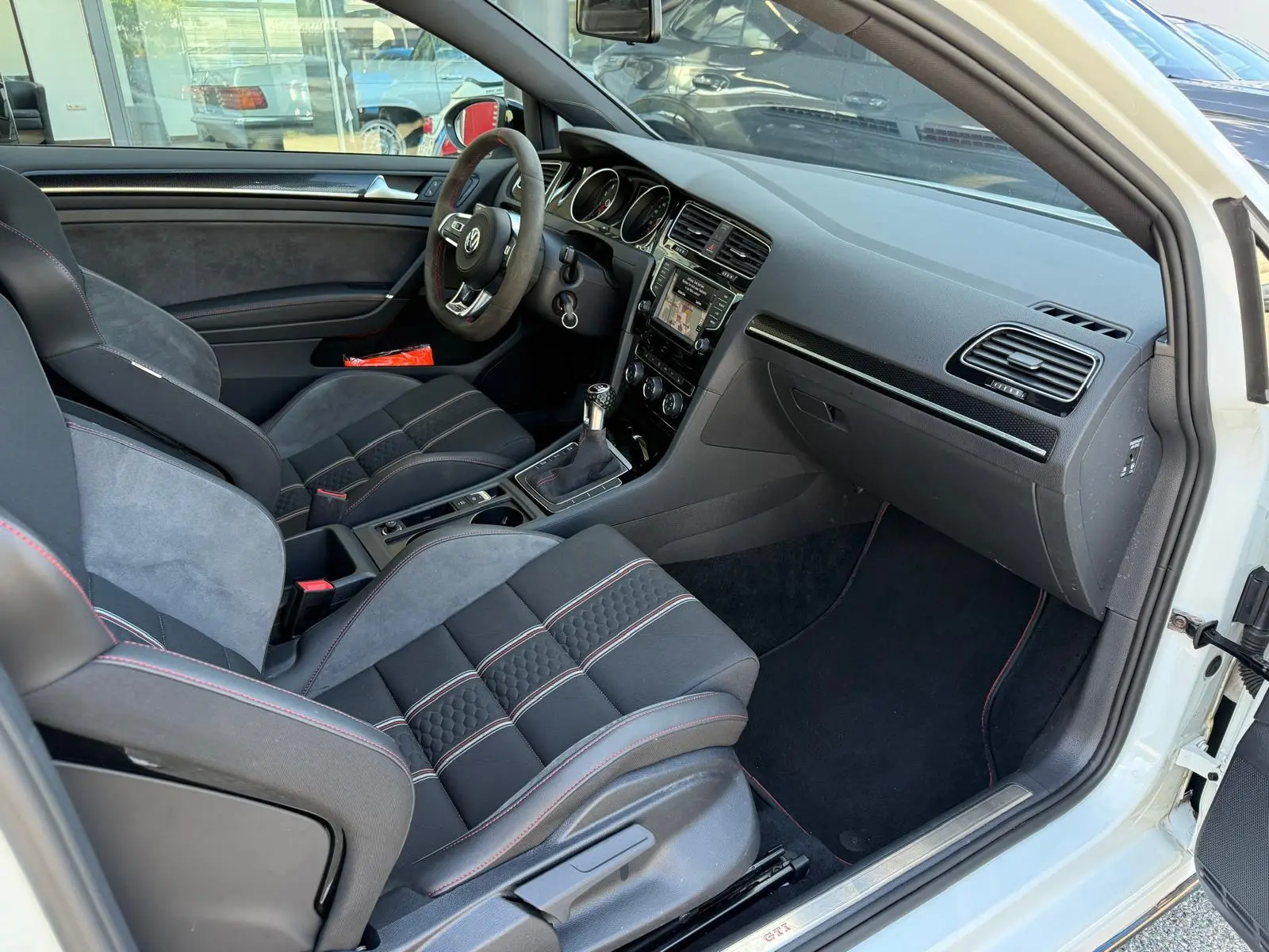 Volkswagen Golf GTI Clubsport S / 007 von 400 / ABT 370PS – 9