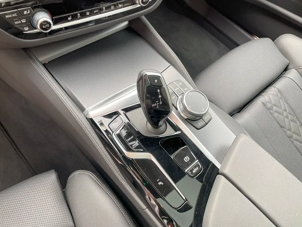 BMW 520d xDrive Touring/M-Sport/19"/AHK/Pano/ACC/Key – 13