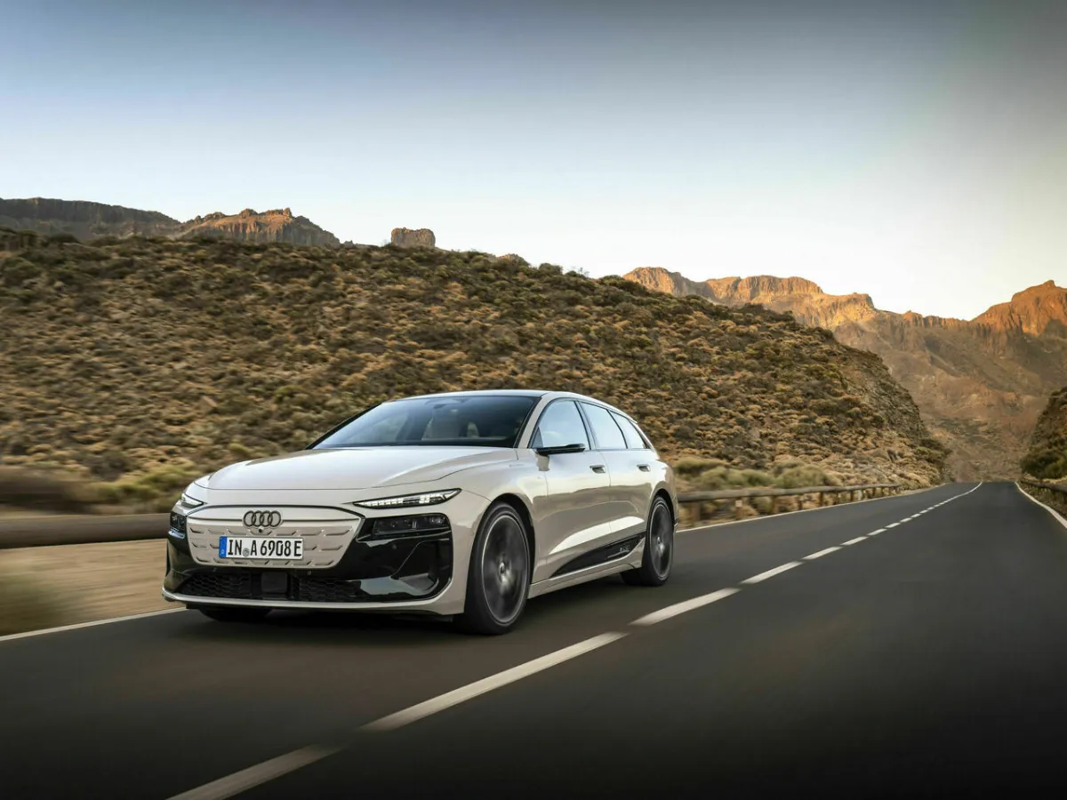 Audi A6 Avant e-tron in Fahrt, Frontansicht