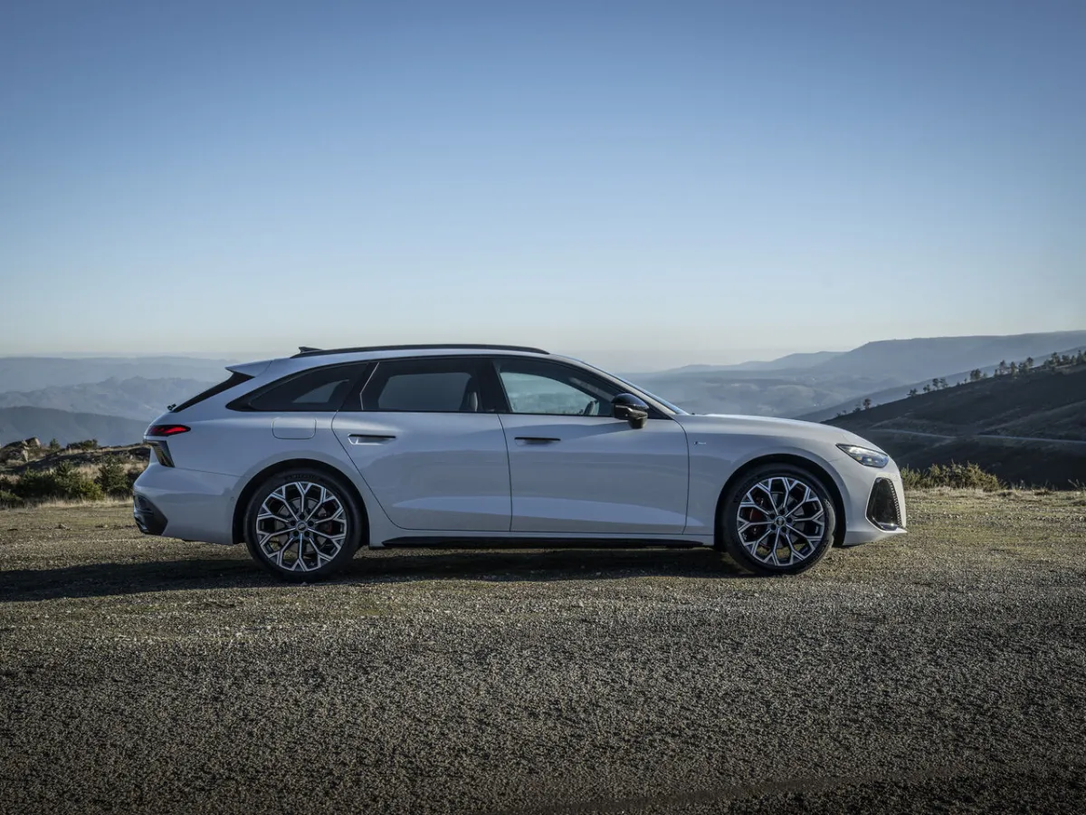 Pronájem Audi A6 Avant e-Hybrid quattro S tronic