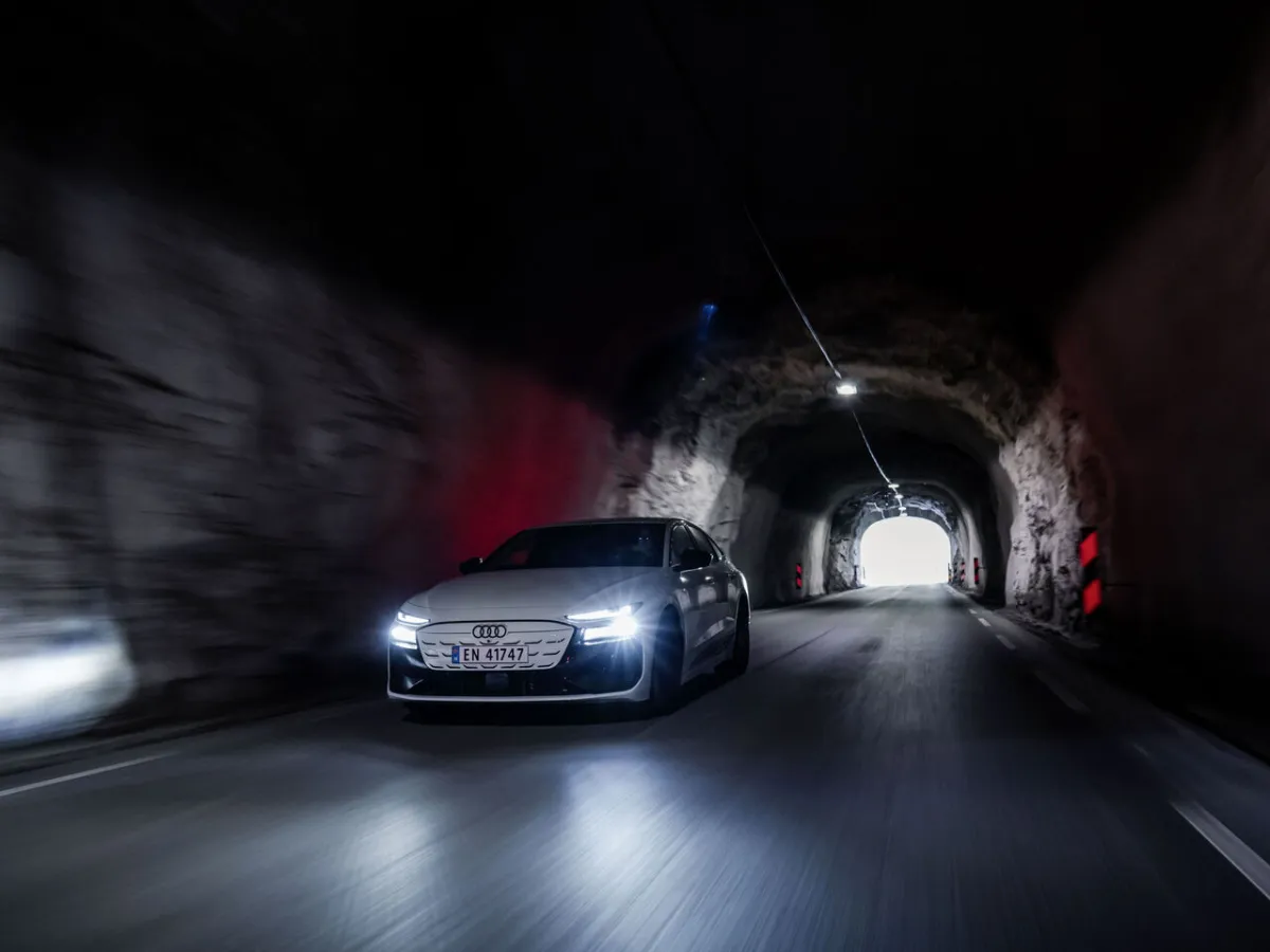 Audi A6 Sportback e-tron v tunelu