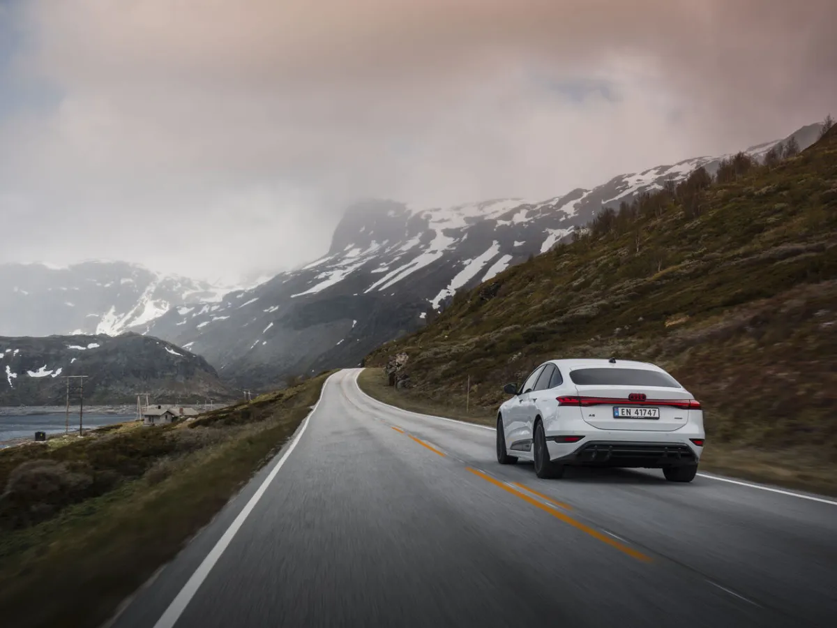 Audi A6 Sportback e-tron na horské silnici