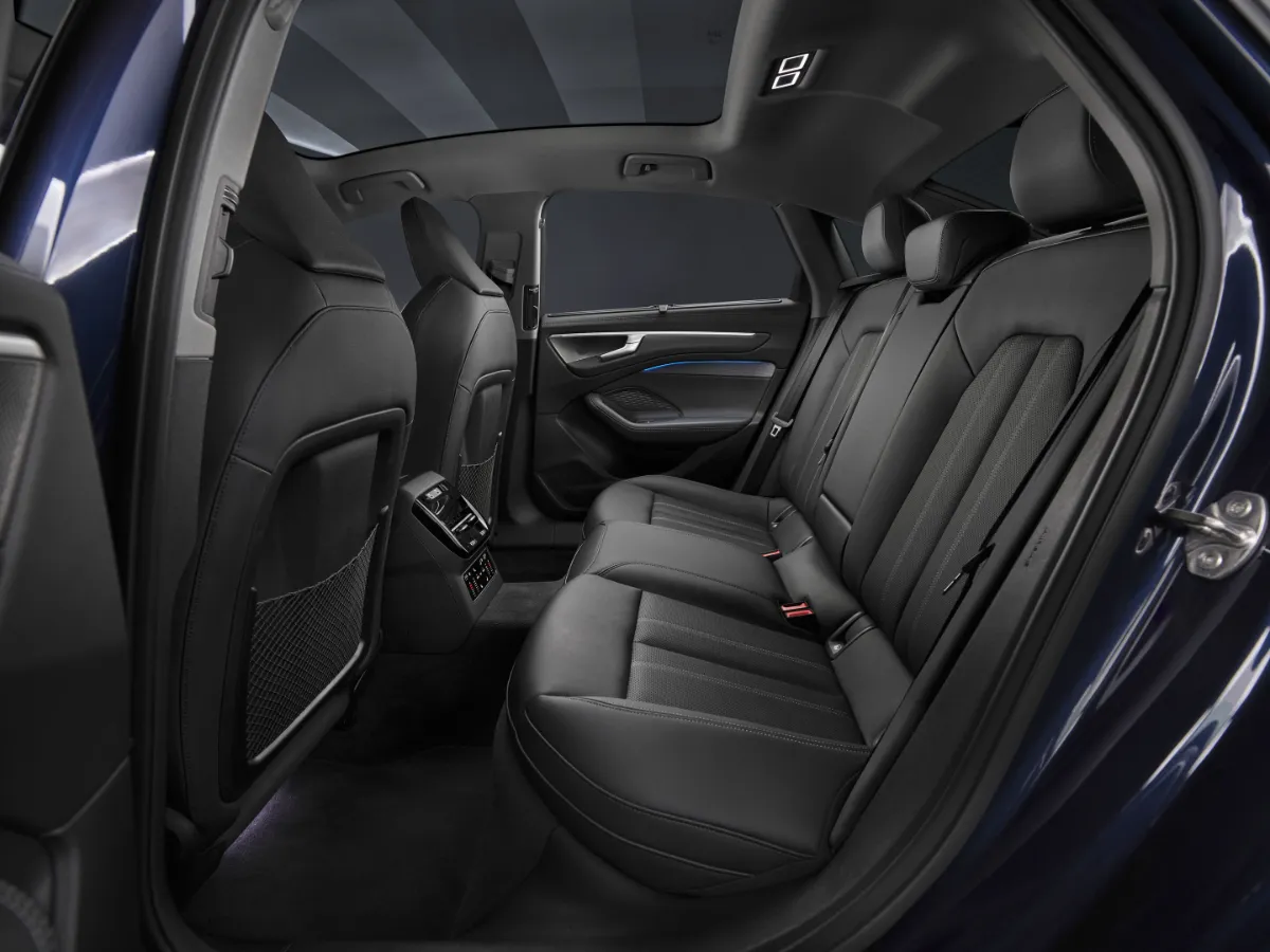 Detail prostoru řidiče Audi A6 Limousine