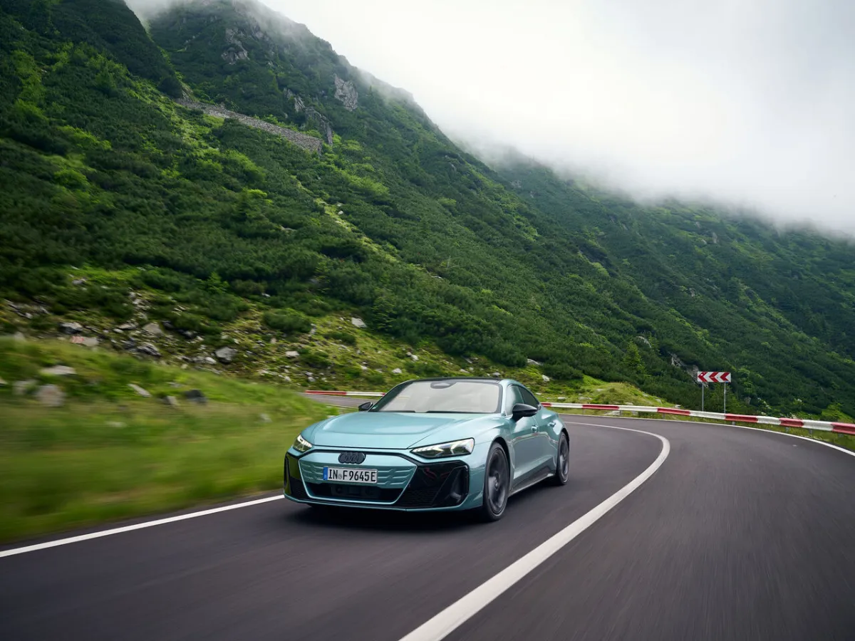 Audi e-tron GT na serpentinách