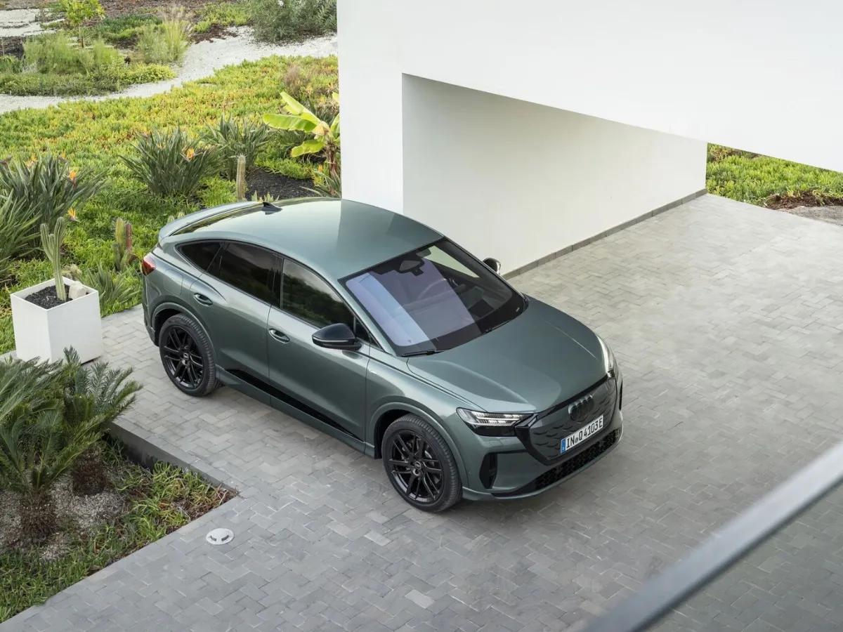 Audi Q4 Sportback e-tron pohled shora