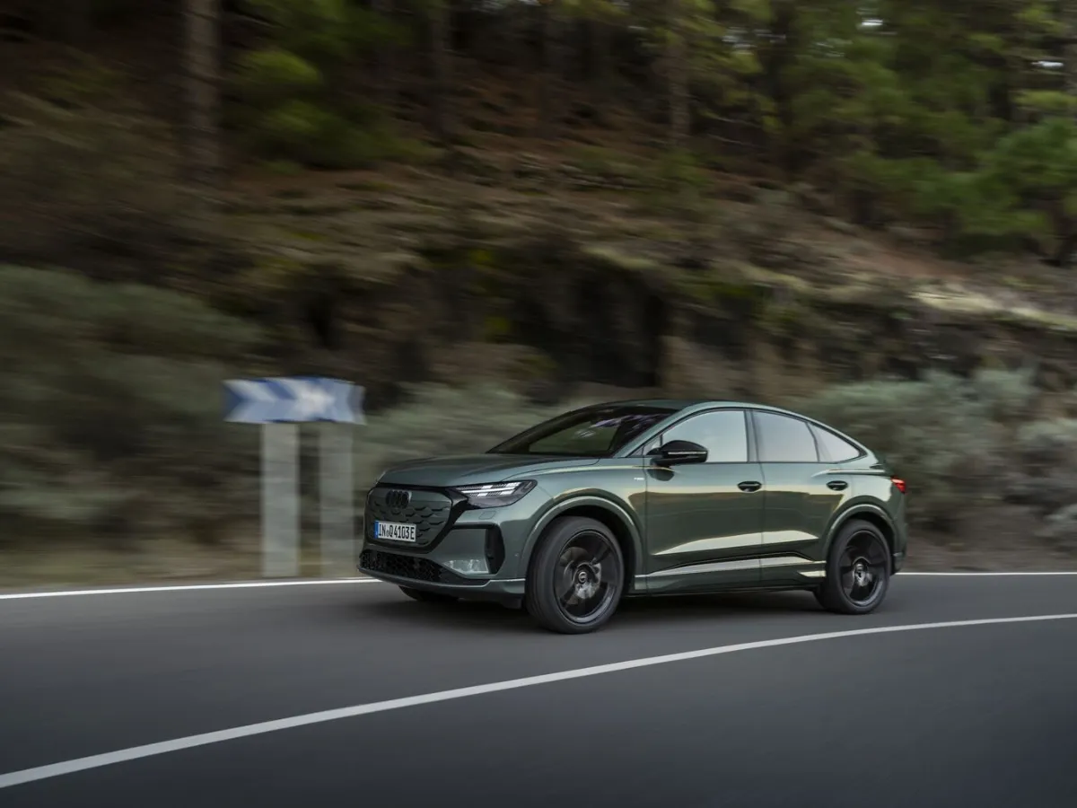 Audi Q4 Sportback e-tron za jízdy