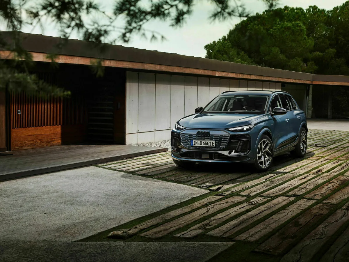 Audi Q6 e-tron na nádvoří