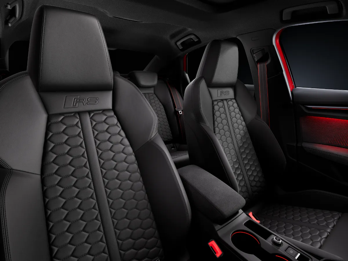 Audi RS 3 Limousine interiér, přístrojová deska