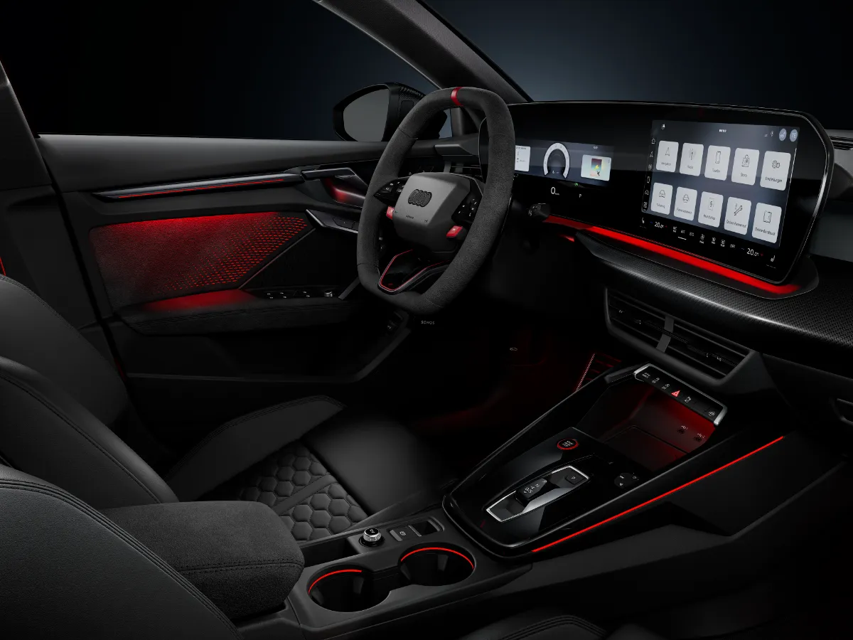Audi RS 3 Limousine interiér a sedadla