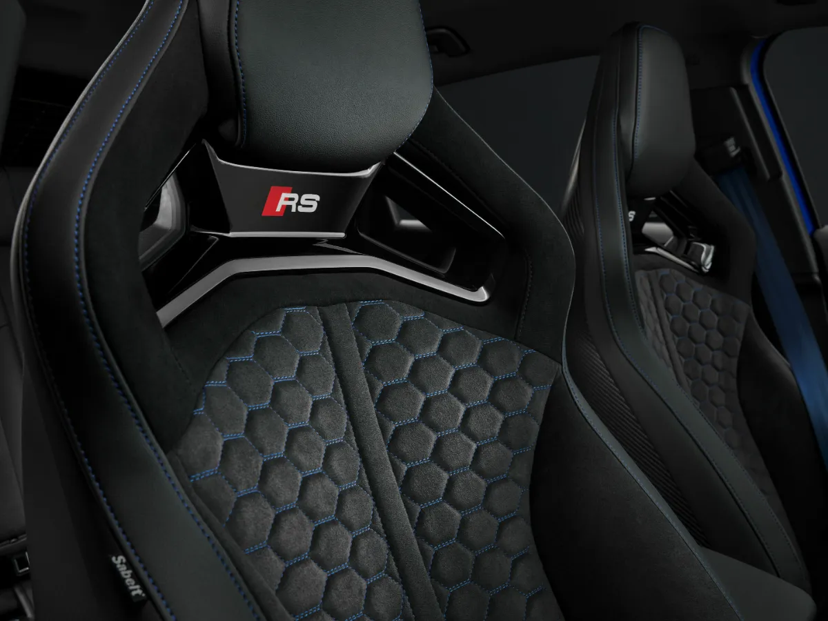 Audi RS 3 Sportback Fahrgastraum und Sitze
