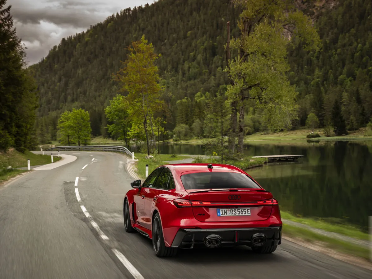 Audi RS 5 Limousine na alpské silnici