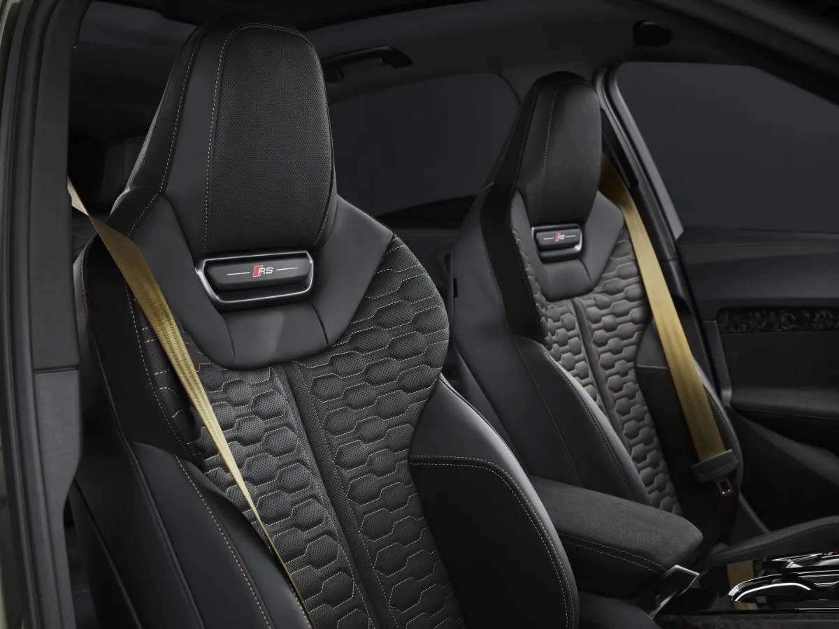 Audi RS 5 Limousine interiér, přístrojová deska