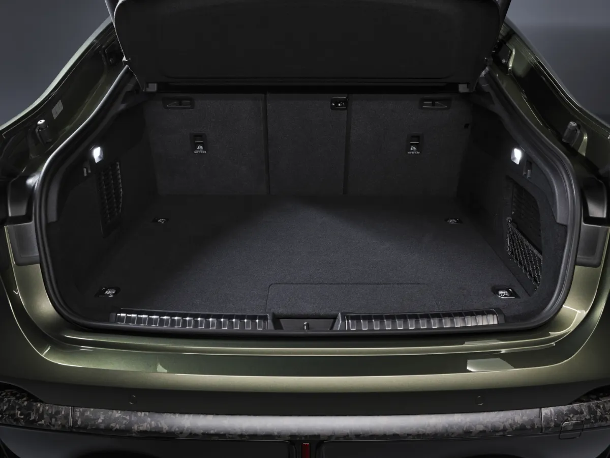 Audi RS 5 Limousine interiér a sedadla