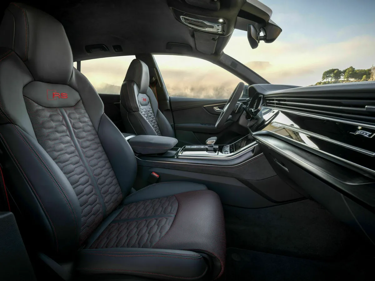 Interiér Audi RS Q8 performance