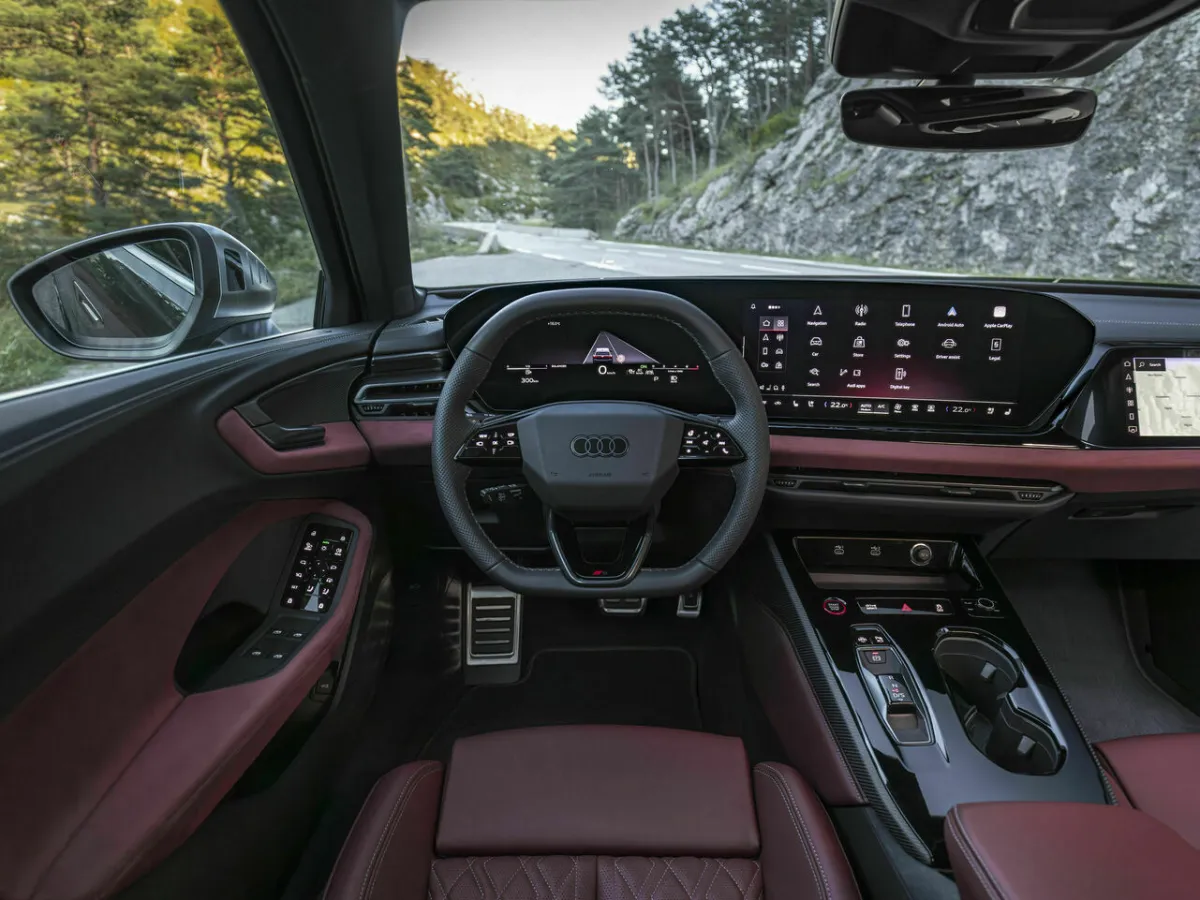 Audi S5 Avant Cockpit mit bordeauxroten Ledersitzen