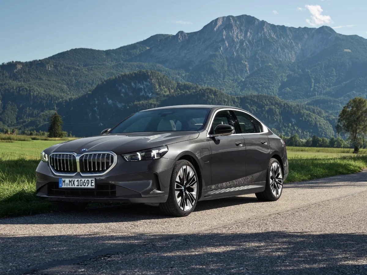 Nové BMW řady 5 — objednávka na míru z Německa