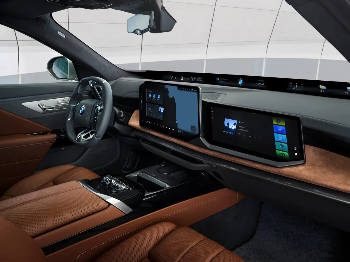 Interiér BMW řady 7, přístrojová deska