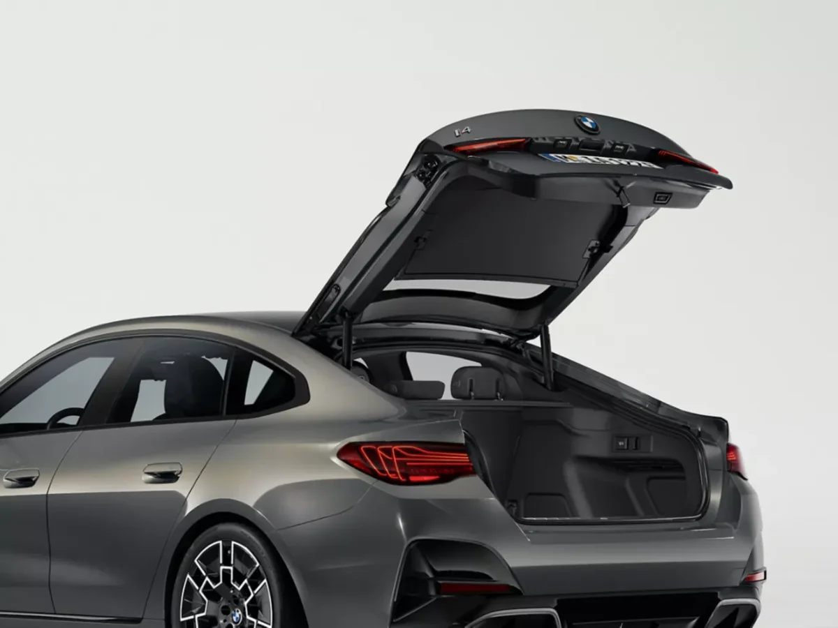 BMW i4 nyitott csomagtér