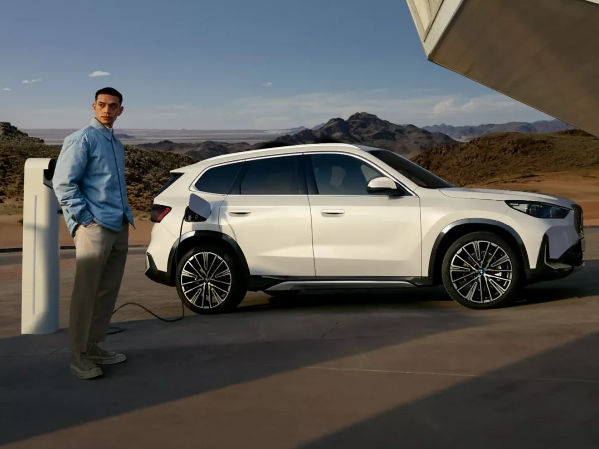 BMW iX1 töltés közben