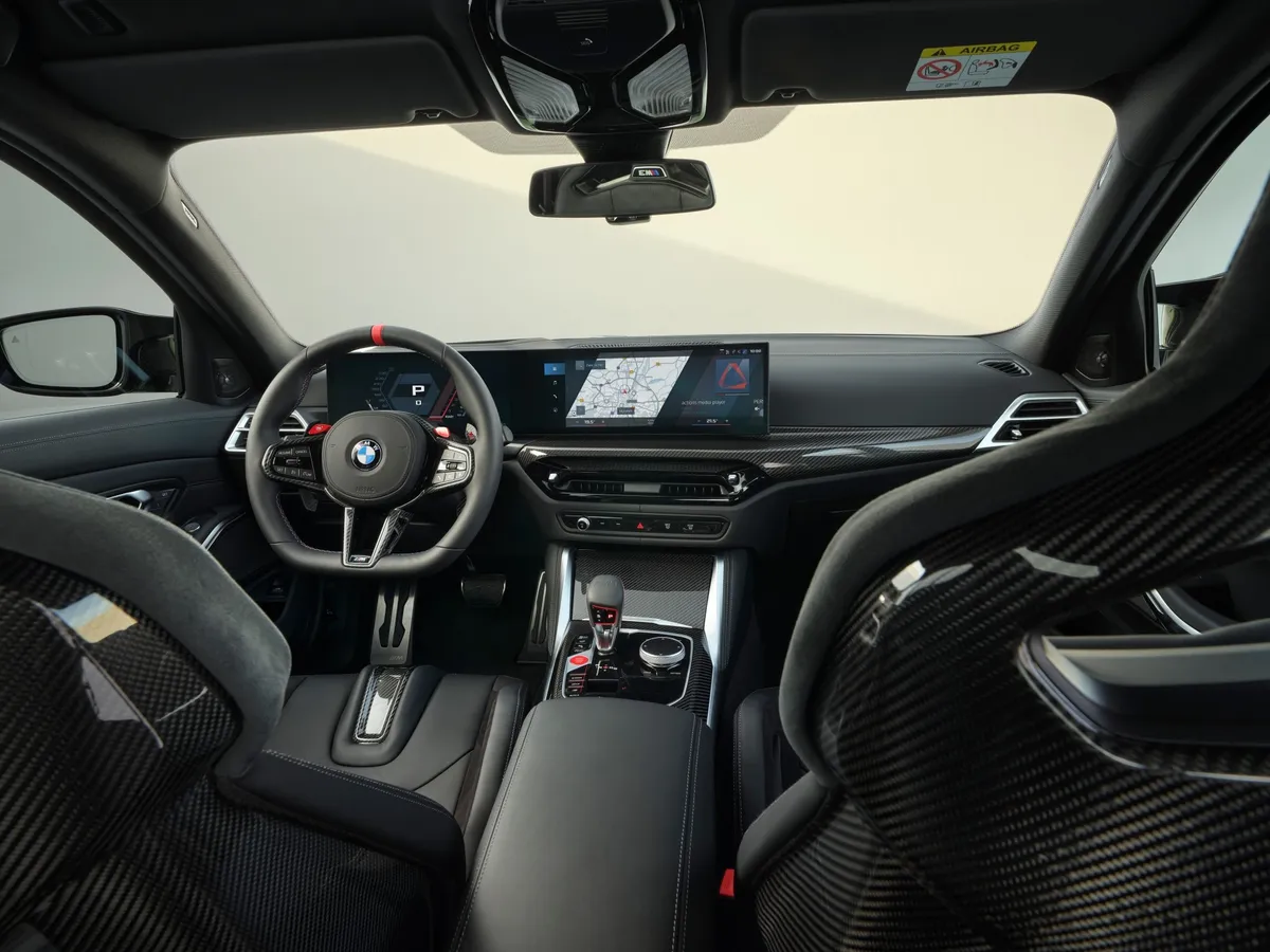 Interiér BMW M3, palubní deska
