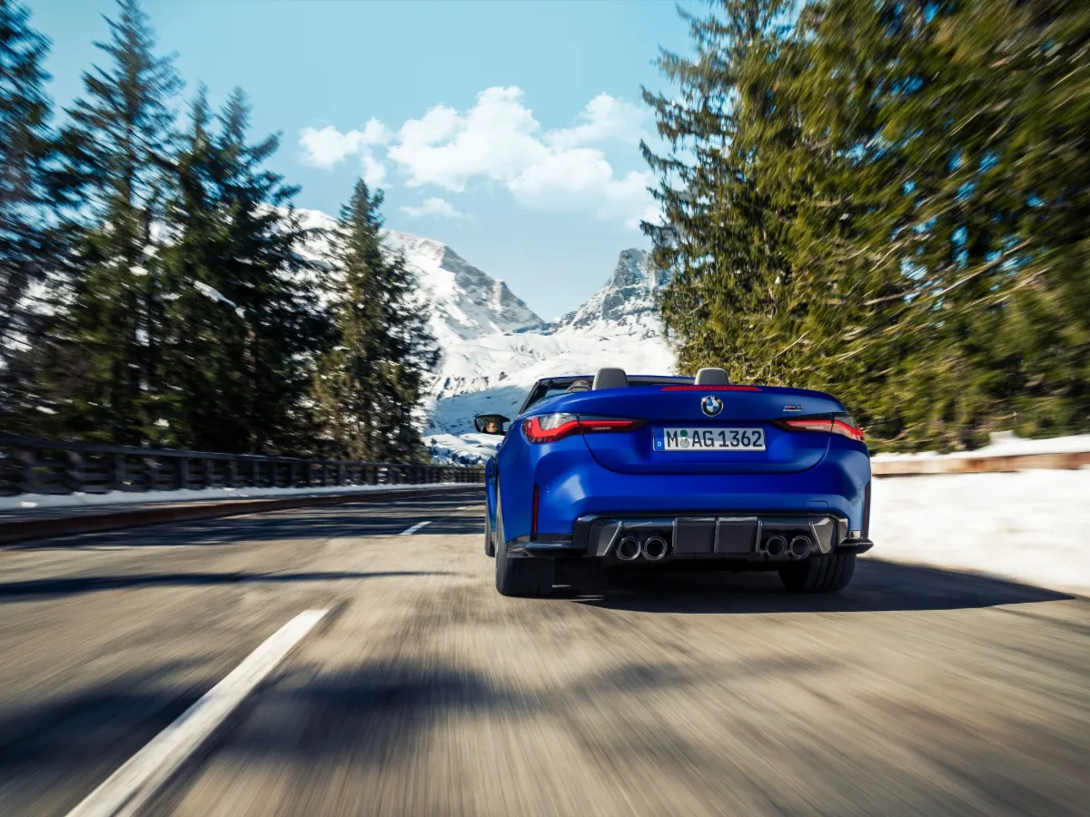 BMW M4 Cabrio cornering