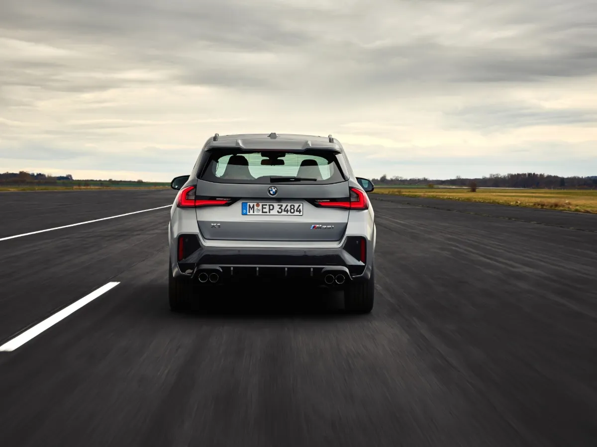BMW X1 zezadu
