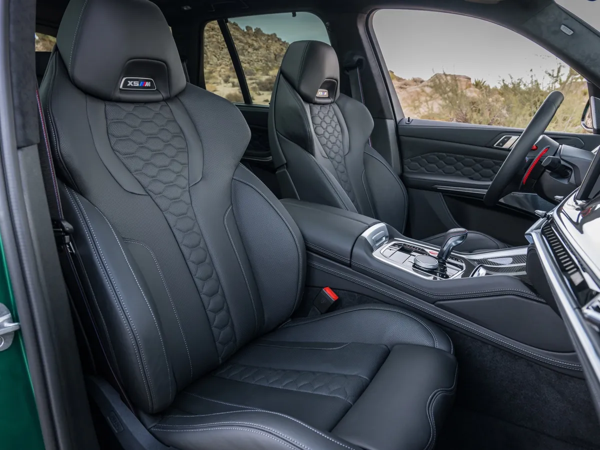 BMW X6 M Competition — interiér