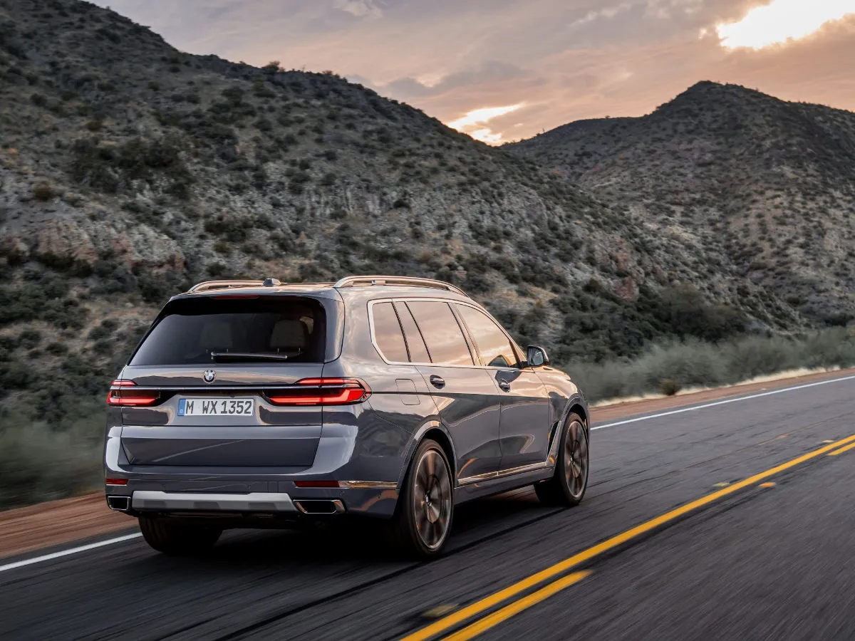 BMW X7 zezadu