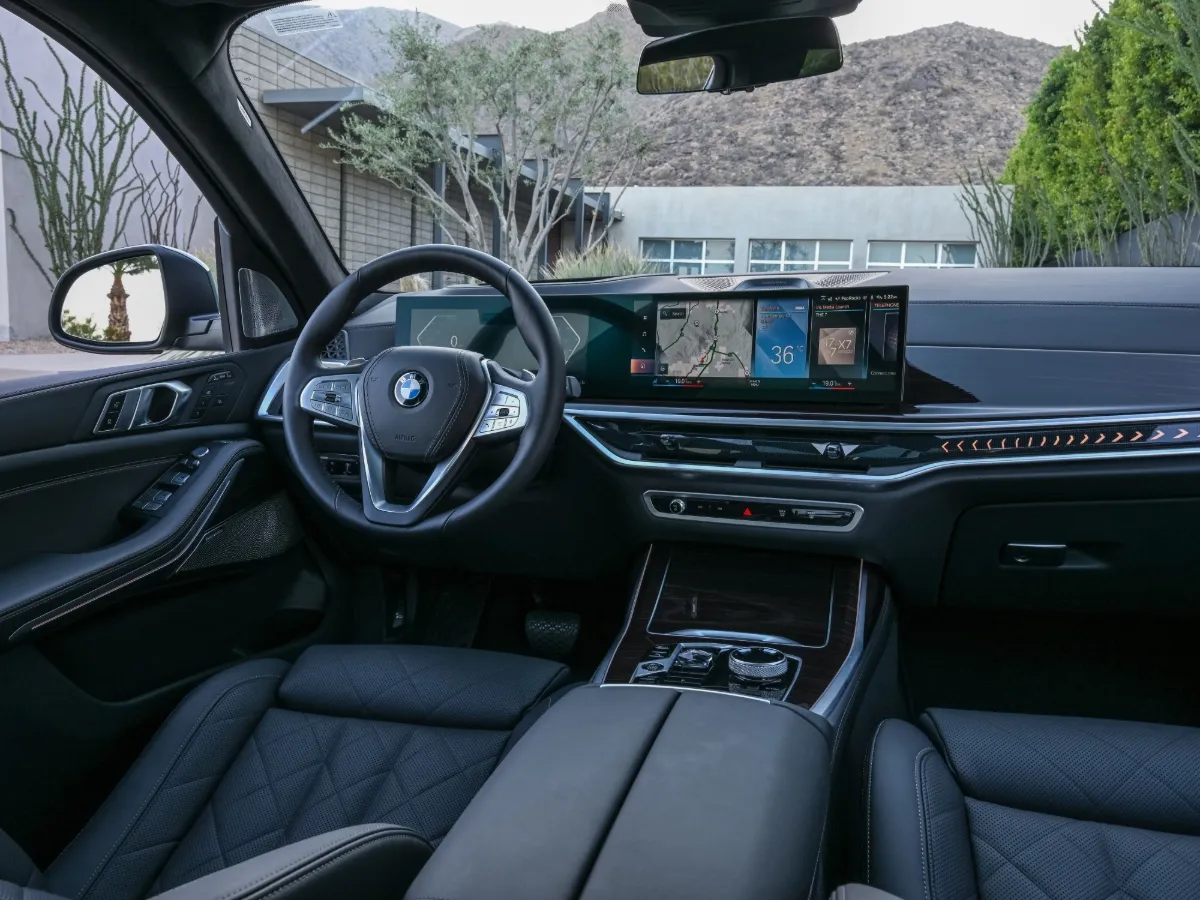 BMW X7 — palubní deska