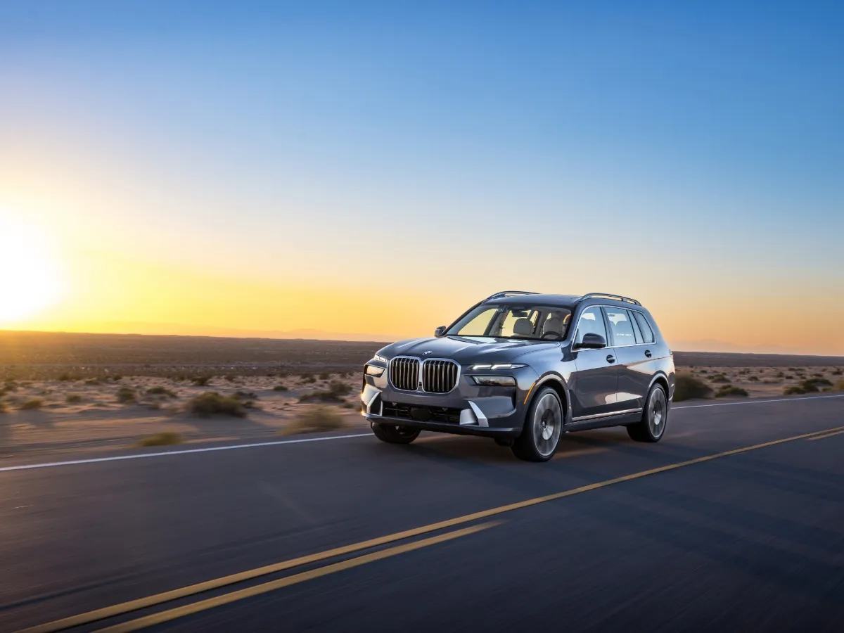 BMW X7 na slunci