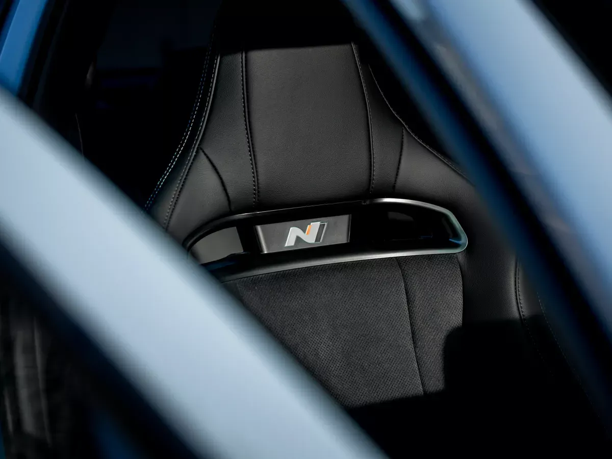Sedadlo N Hyundai IONIQ 6 N s integrovanými opěrkami
