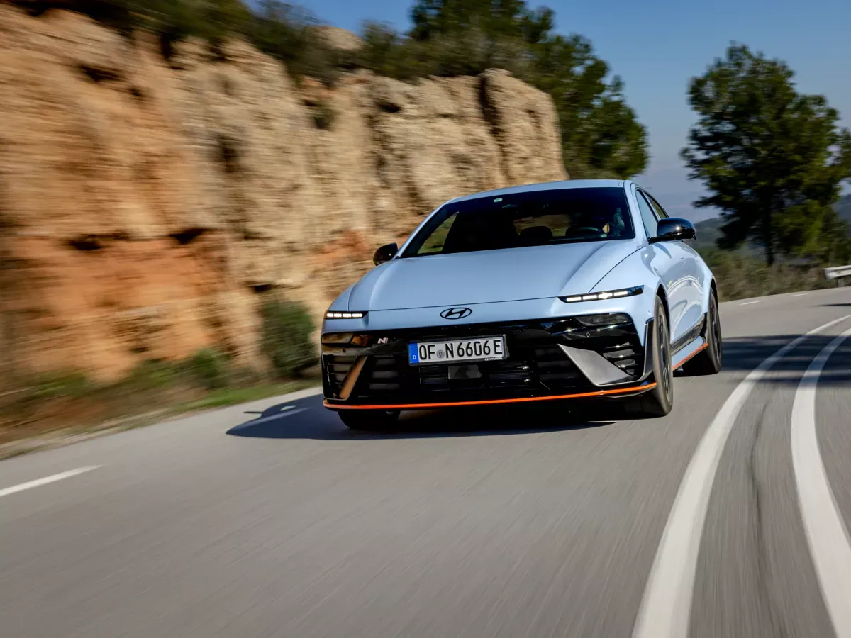 Pronájem Hyundai IONIQ 6 N — Hyundai IONIQ 6 N v dlouhodobém pronájmu