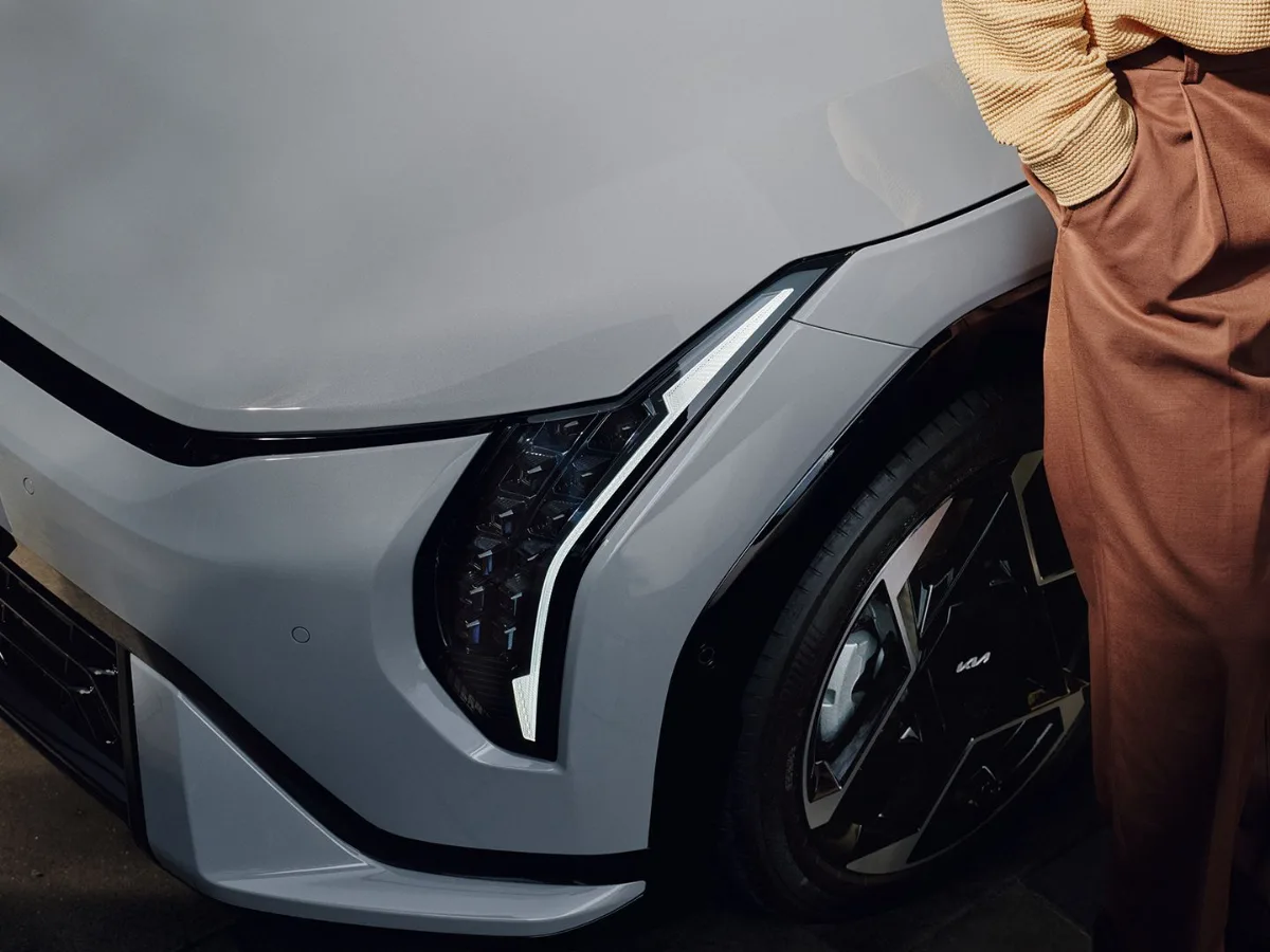 Kia EV4 LED headlight