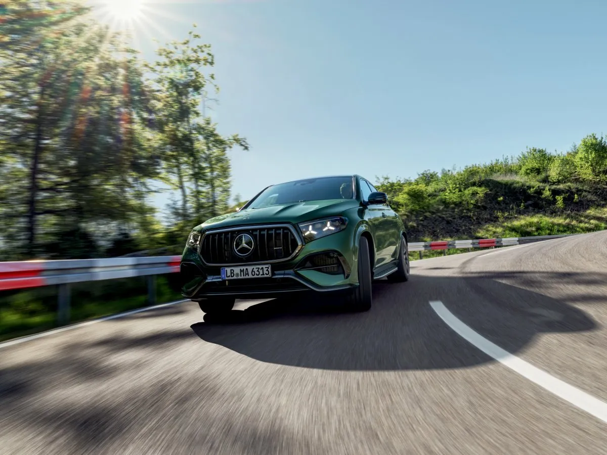Mercedes-AMG GLE Coupé na lesní cestě