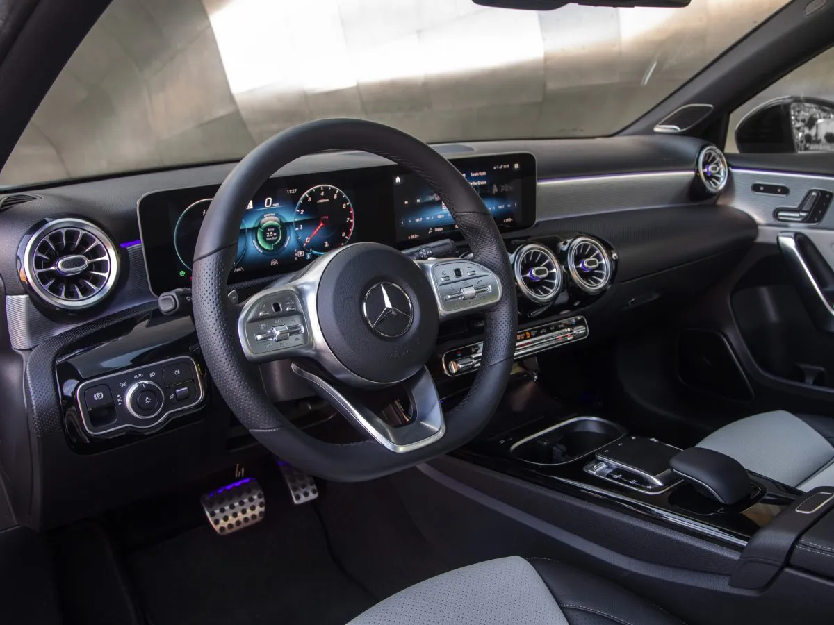 Mercedes-Benz A-Klasse Innenraum, Armaturenbrett