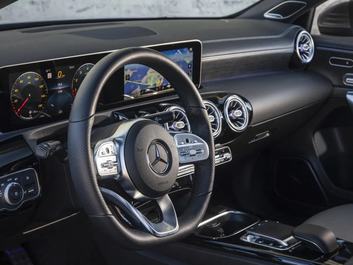 Mercedes-Benz A-Klasse Fahrgastraum und Sitze