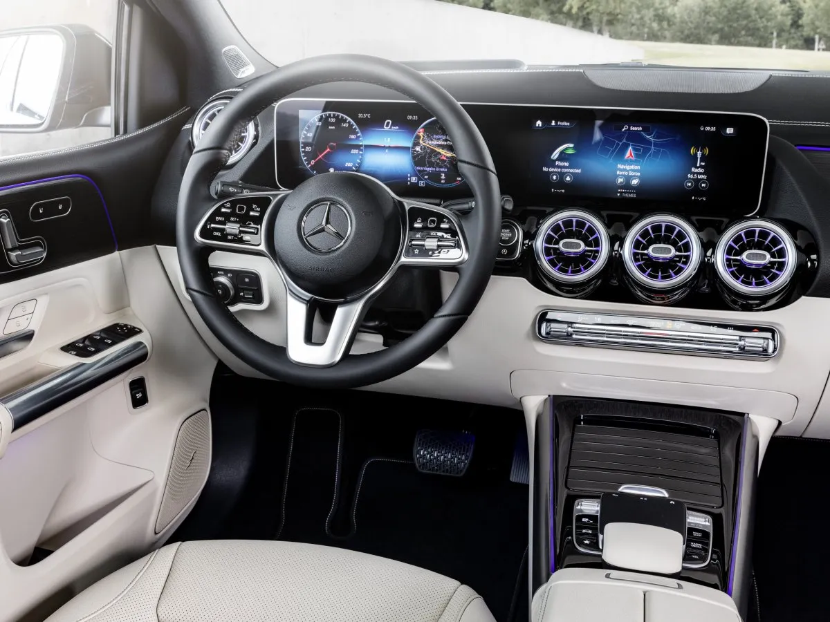 Kabina a sedadla vozu Mercedes-Benz třídy B