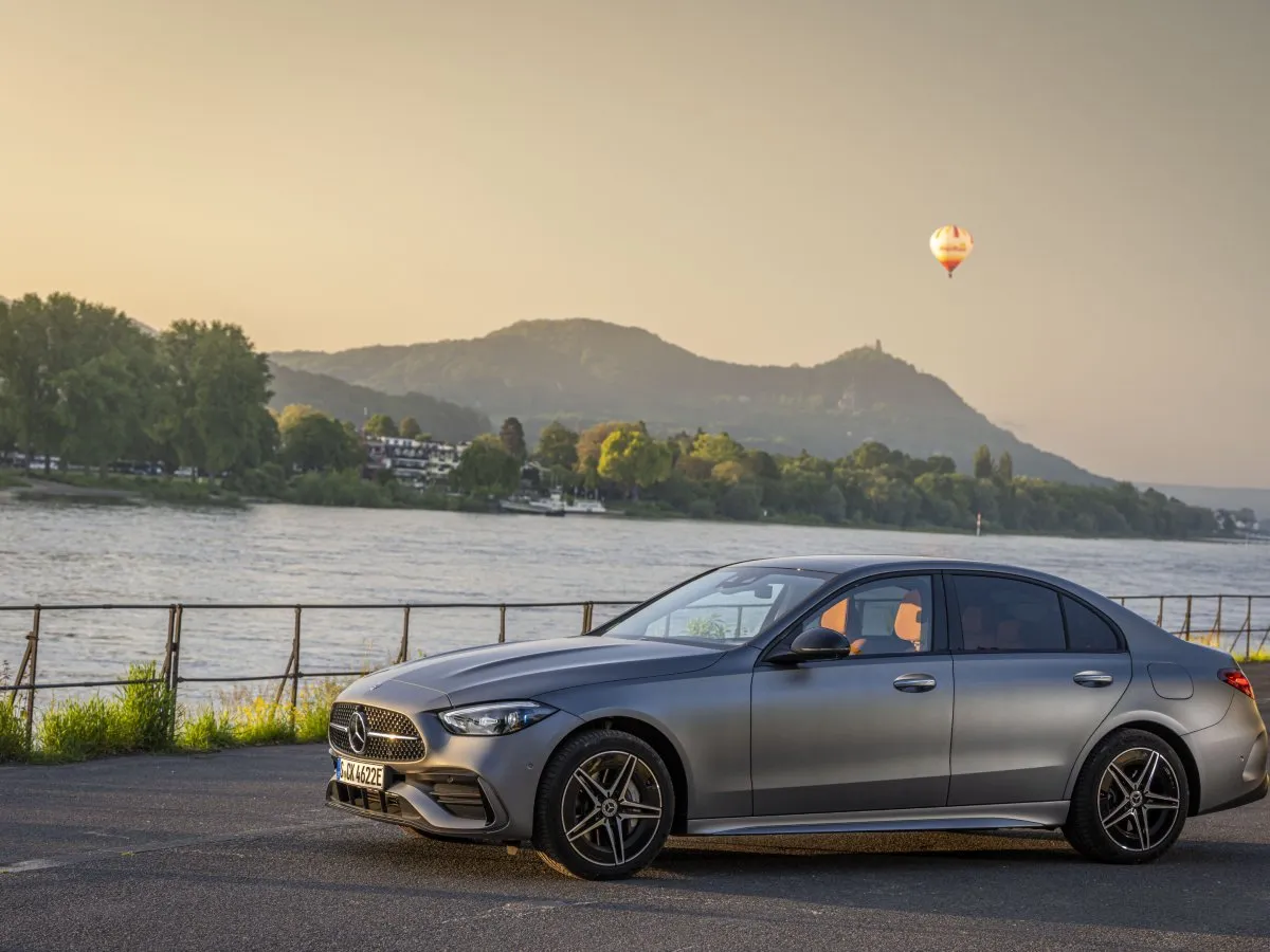 Pronájem Mercedes-Benz třída C Limuzína 180