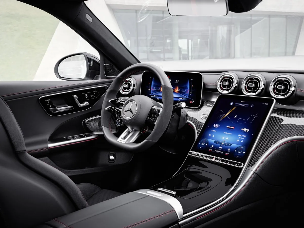 Interiér Mercedes-Benz třídy C, přístrojová deska