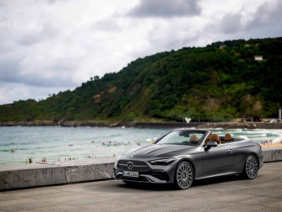 Mercedes-Benz CLE Cabrio s otevřenou střechou