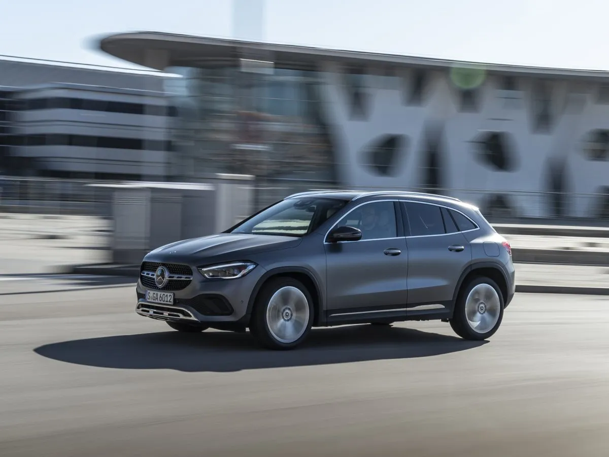 Mercedes-Benz GLA ve městě
