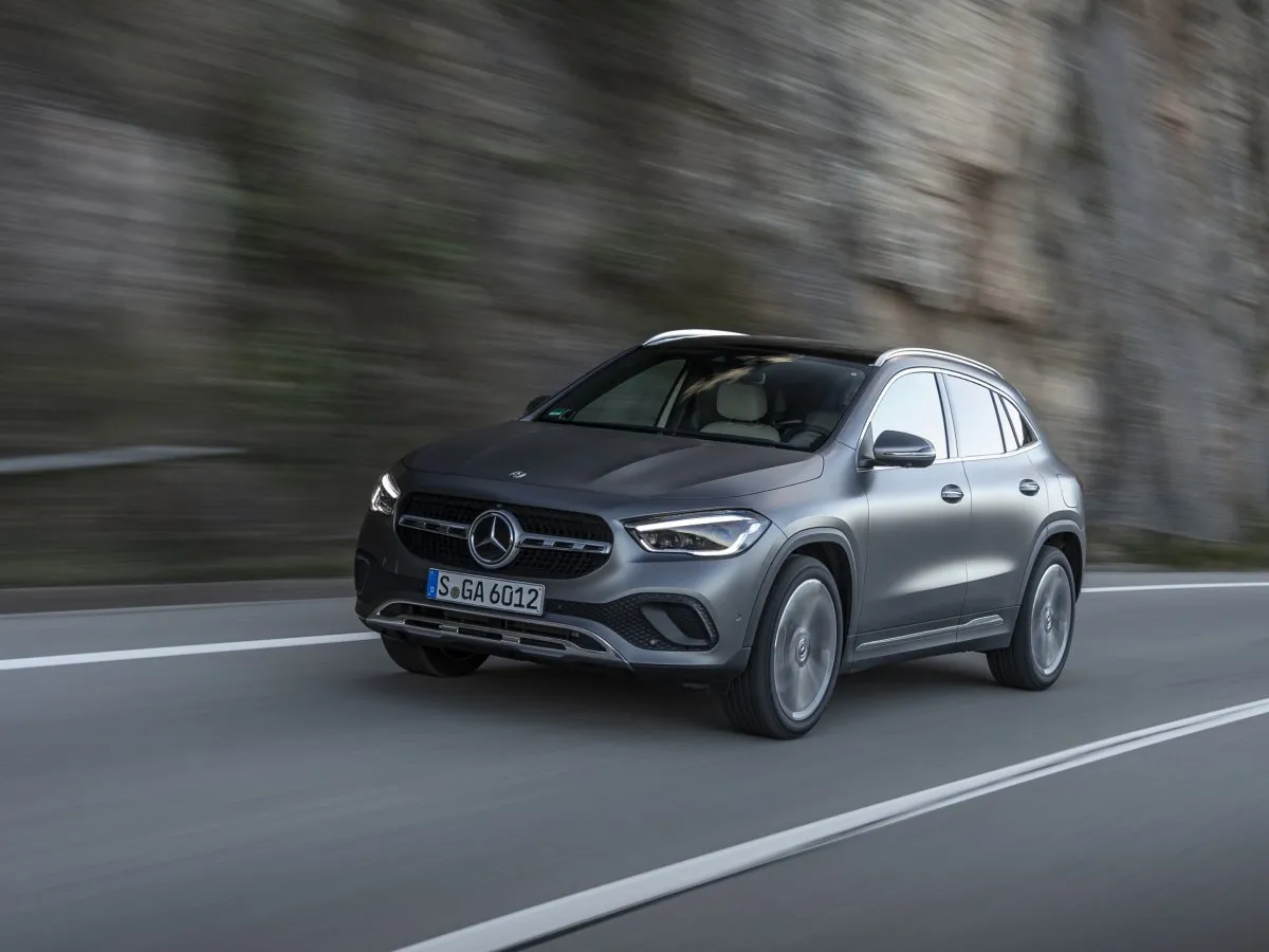 Mercedes-Benz GLA za jízdy