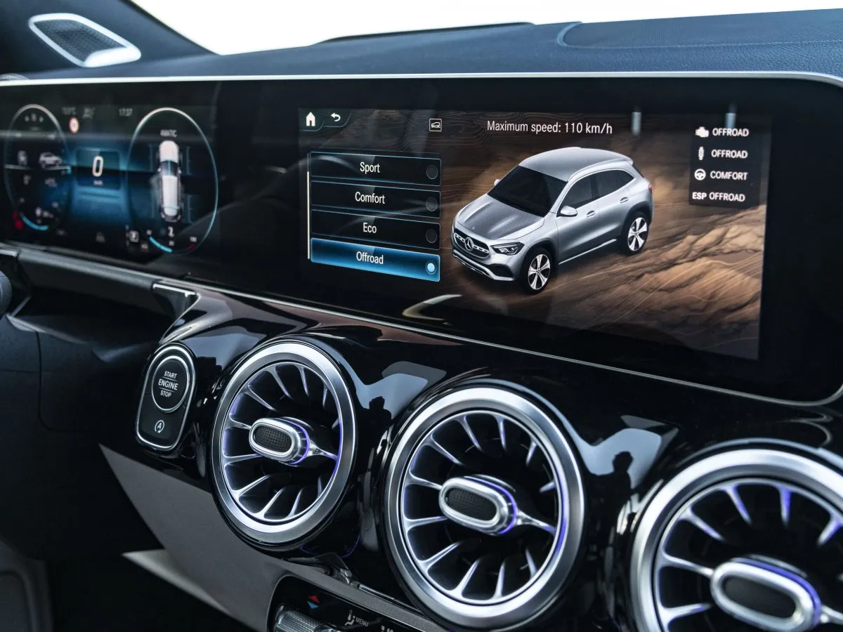 Mercedes-Benz GLA dashboard