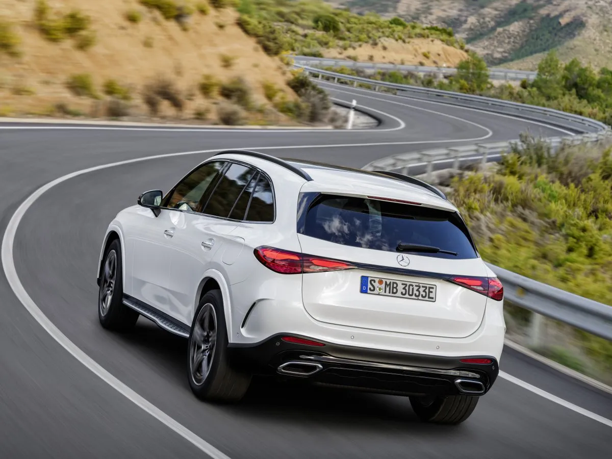 Mercedes-Benz GLC cornering, from the rear
