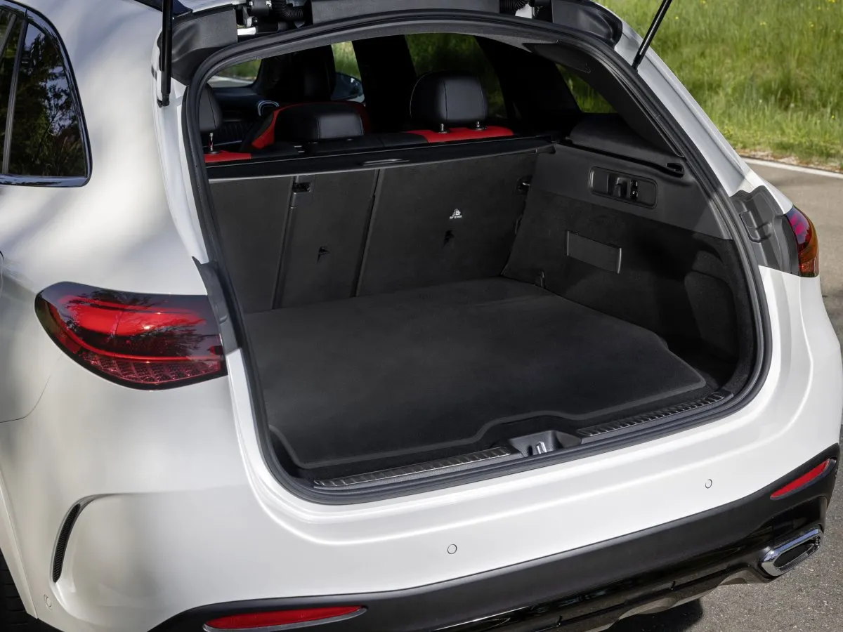 Zavazadlový prostor Mercedes-Benz GLC
