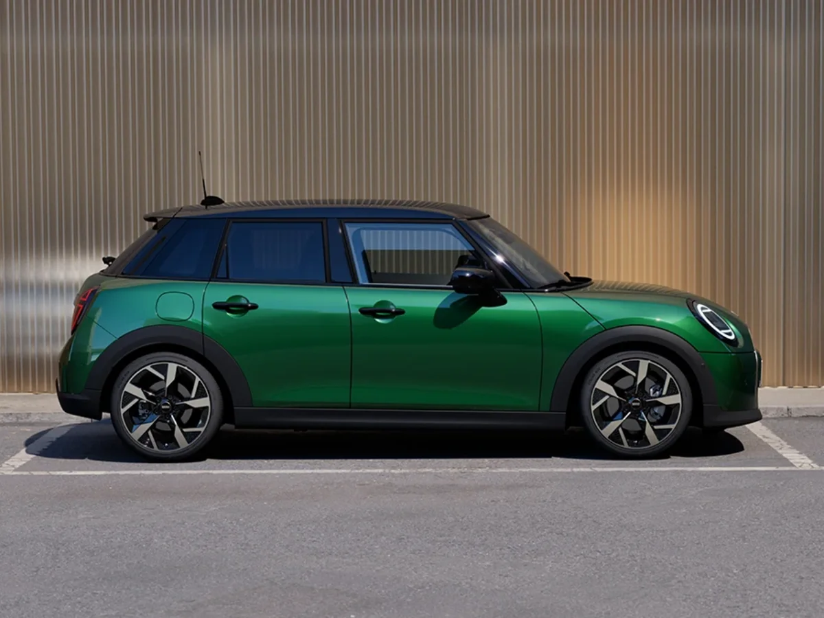 MINI Cooper C 5dveřový — nový vůz z Německa