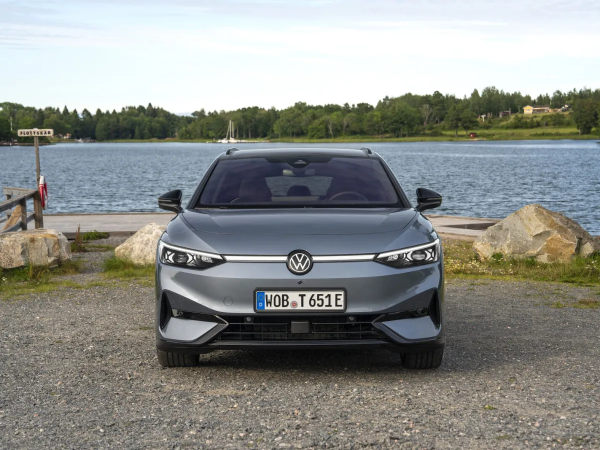 Volkswagen ID.7 Tourer front view, by a lake